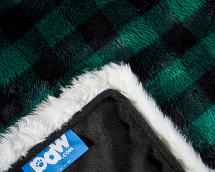 close-up of green buffalo plaid dog blanket with paw.com logo